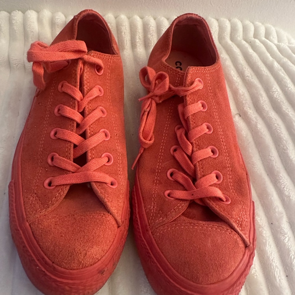 Converse Pink Athletic Shoes Vibrant Canvas Design